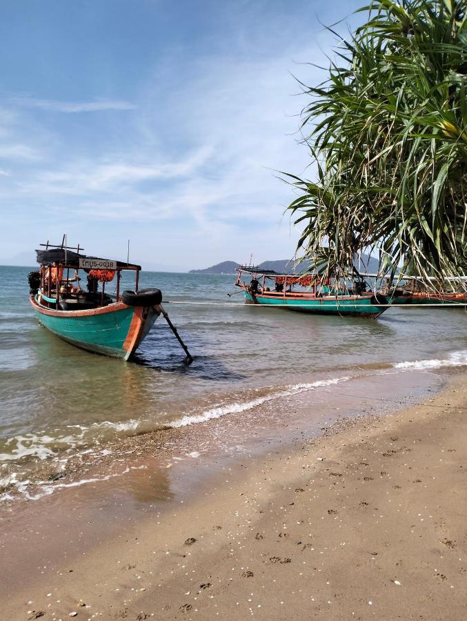 Fat Rabbit Beach Resort Kep Exterior photo